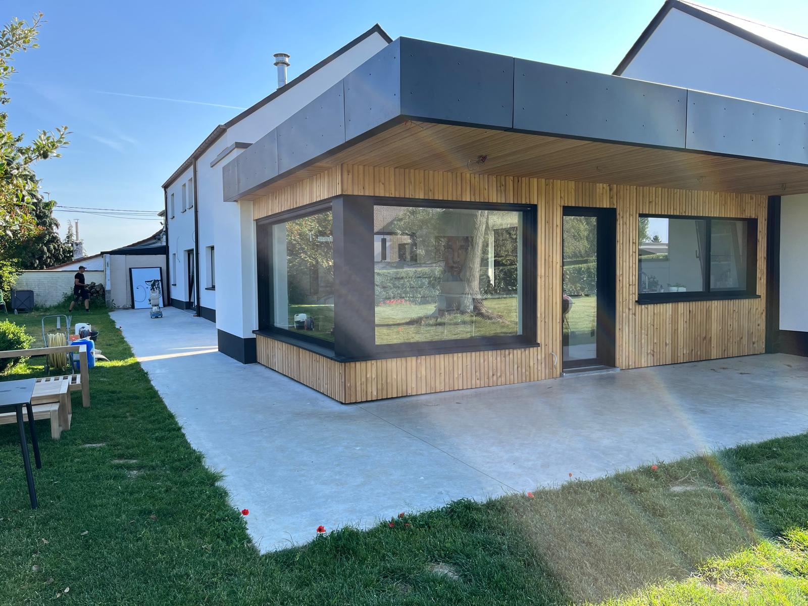 Terrasse moderne en béton lissé